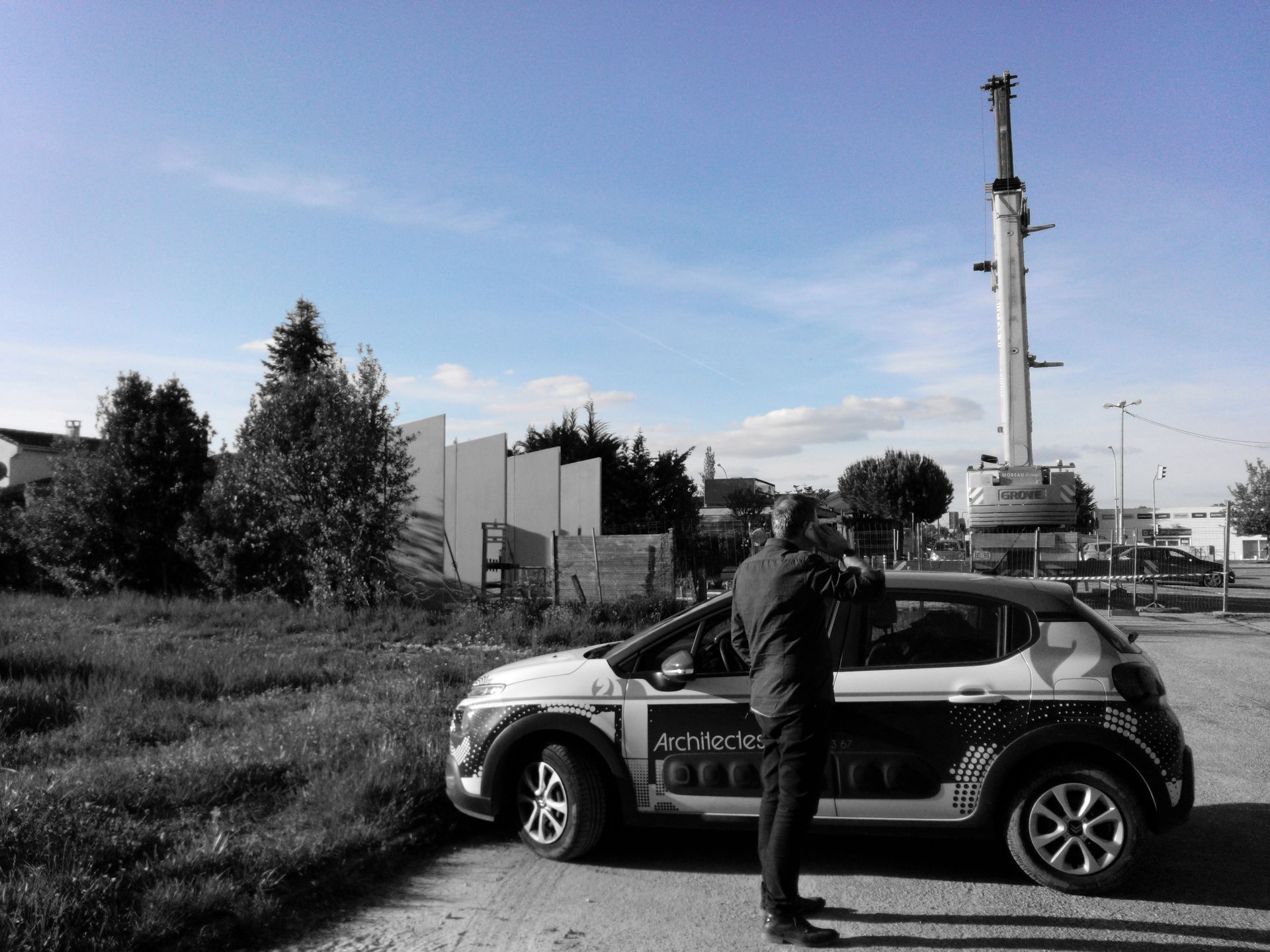 Voiture Renault garée