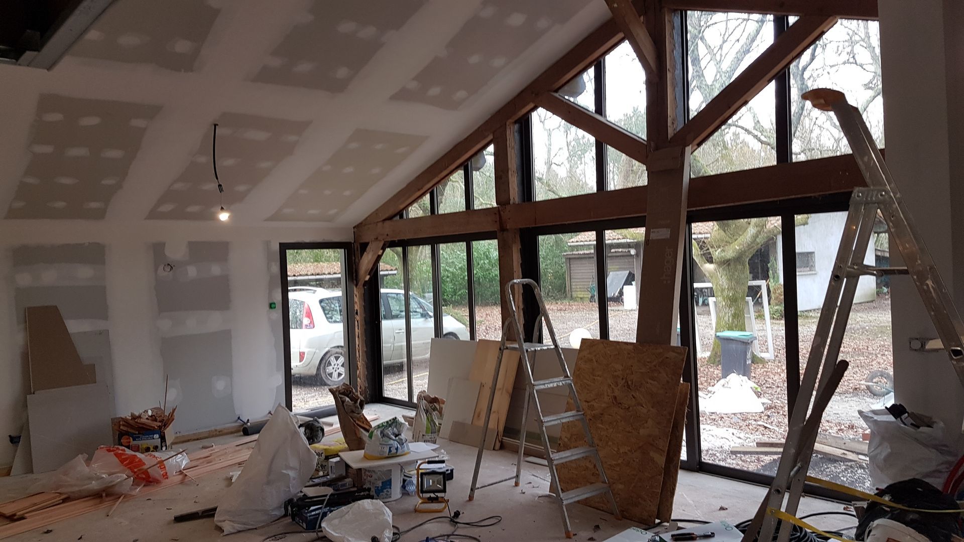 Travaux intérieurs dans corps de ferme