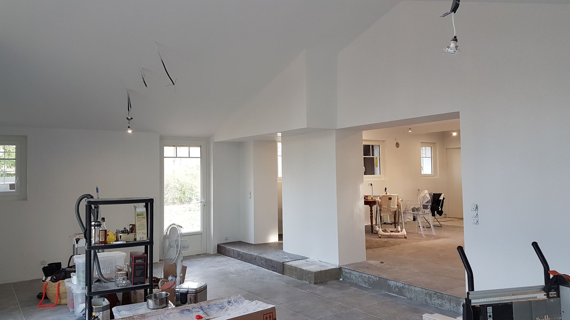 Pièce ouverte avec sol en marbre