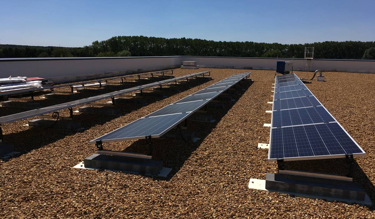 Panneaux photovoltaïques sur toit