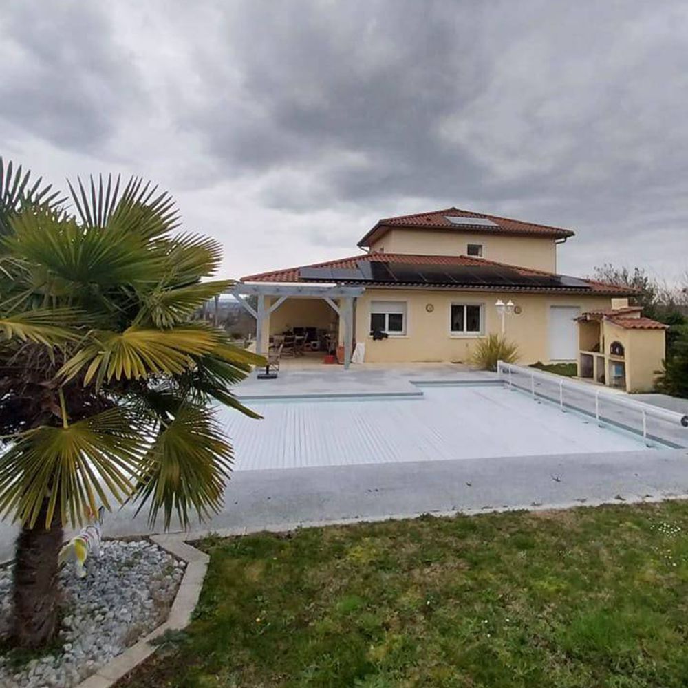 Maison avec panneaux photovoltaïques