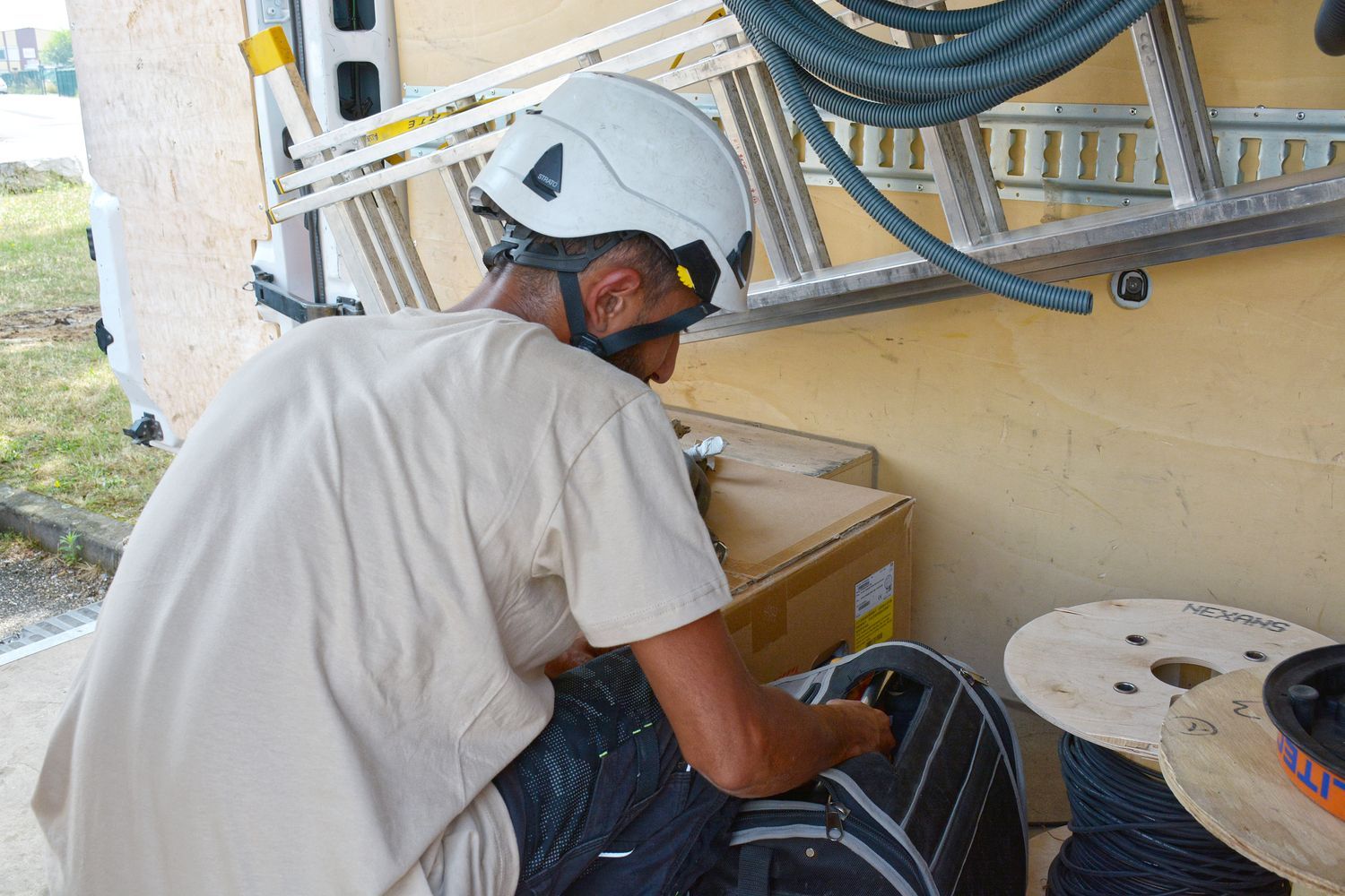 Installation des outils pour installation de panneaux photovoltaïques