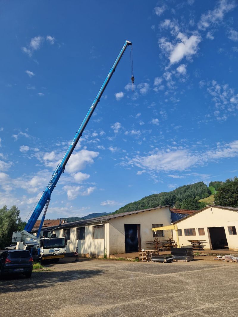 Installation de panneaux photovoltaïques en préparation