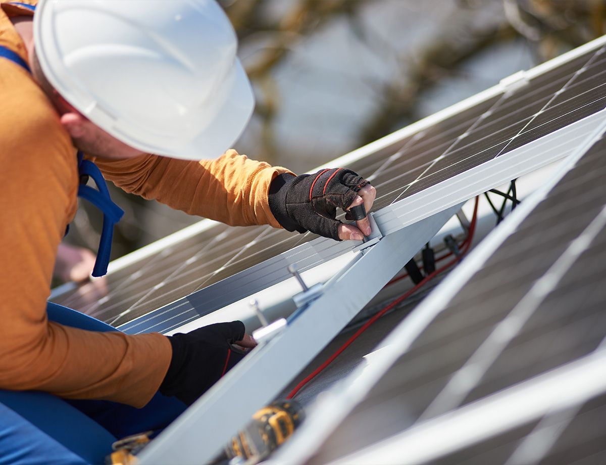 Fixation d'un panneau solaire dans une pente