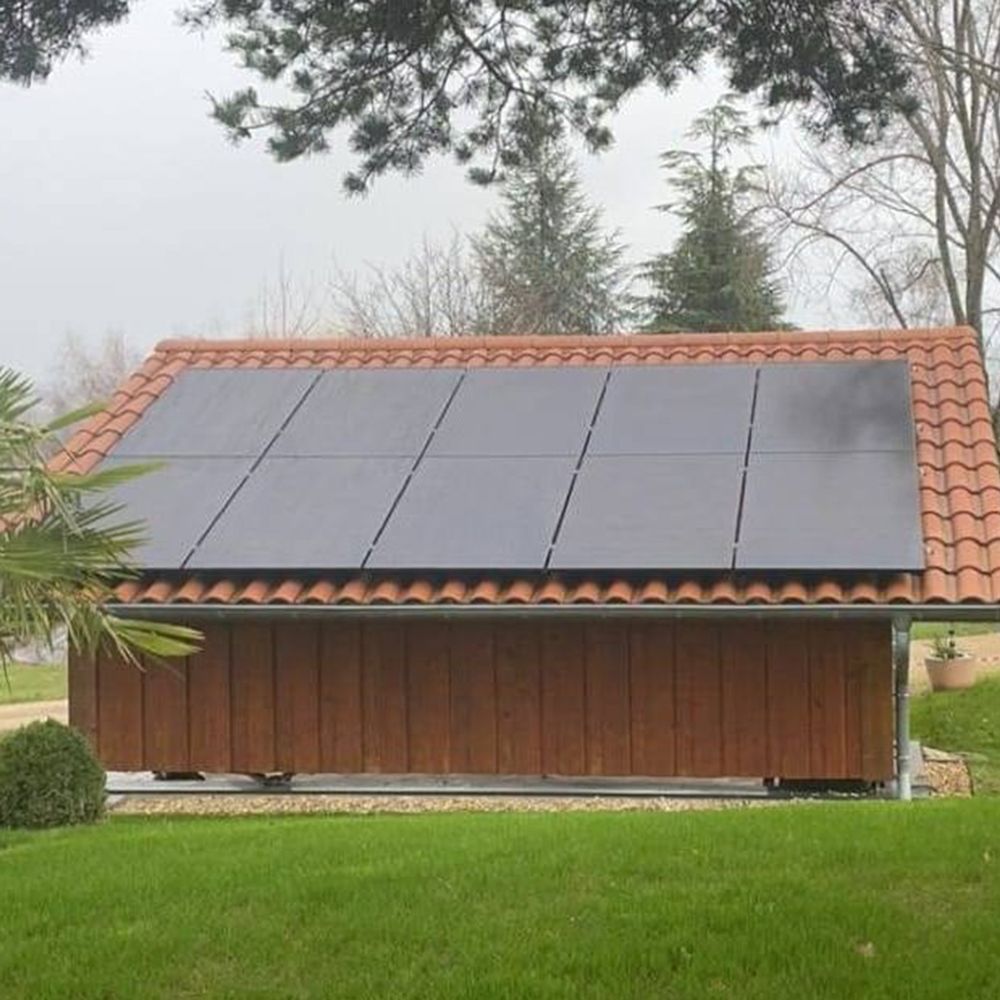 Panneaux photovoltaïques sur un toit