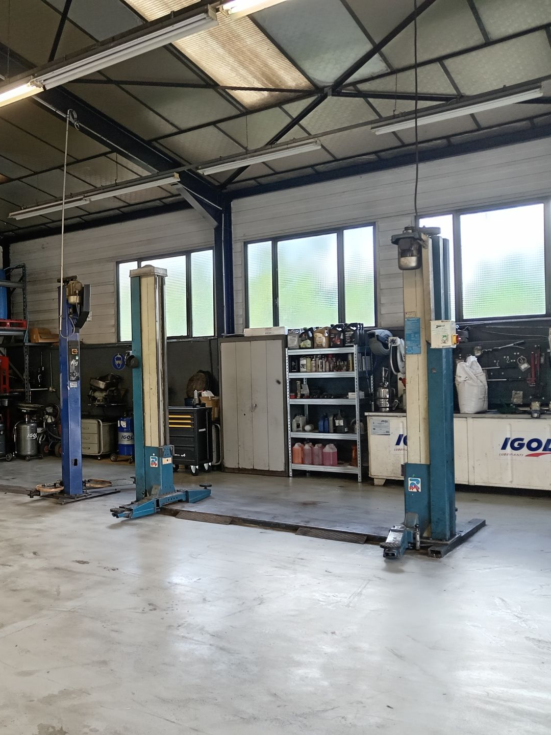 Atelier de remplacement de pneus.