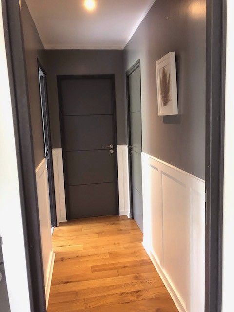 Couloir avec moulures