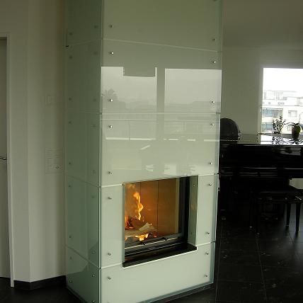 Cheminee-Anlage mit Glaswand