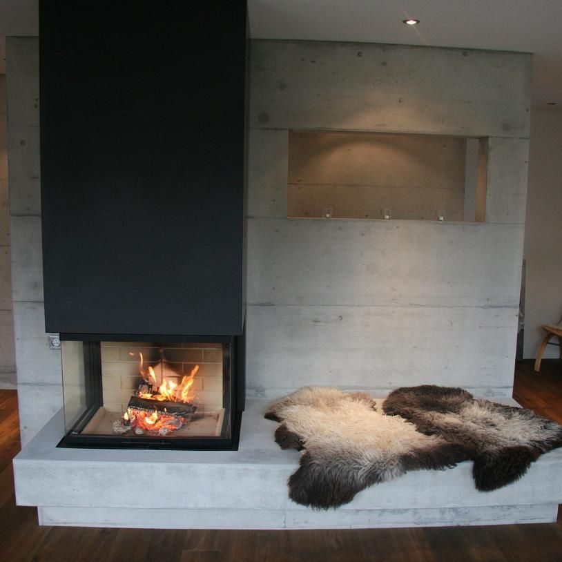 Cheminee-Anlage mit Steinmauer