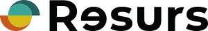 Resurs-logo monivärisellä pyöreällä kuvakkeella ja mustalla tekstillä