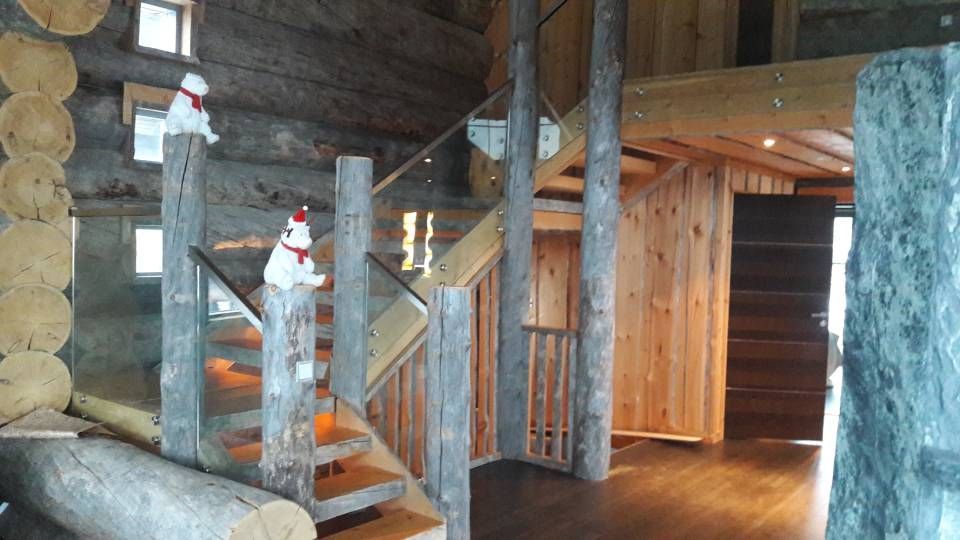 Hirsimökin sisäportaat