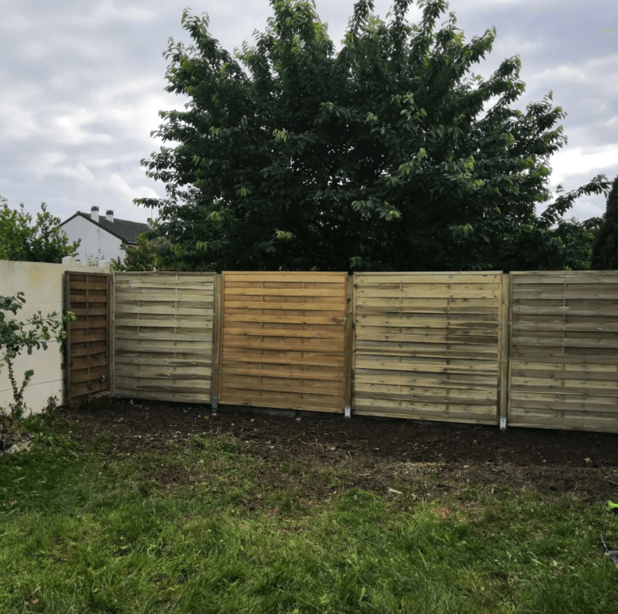 Pose de clôtures en bois