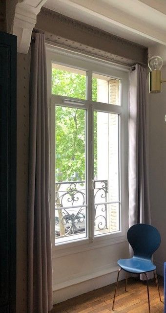 Fenêtre avec garde-corps