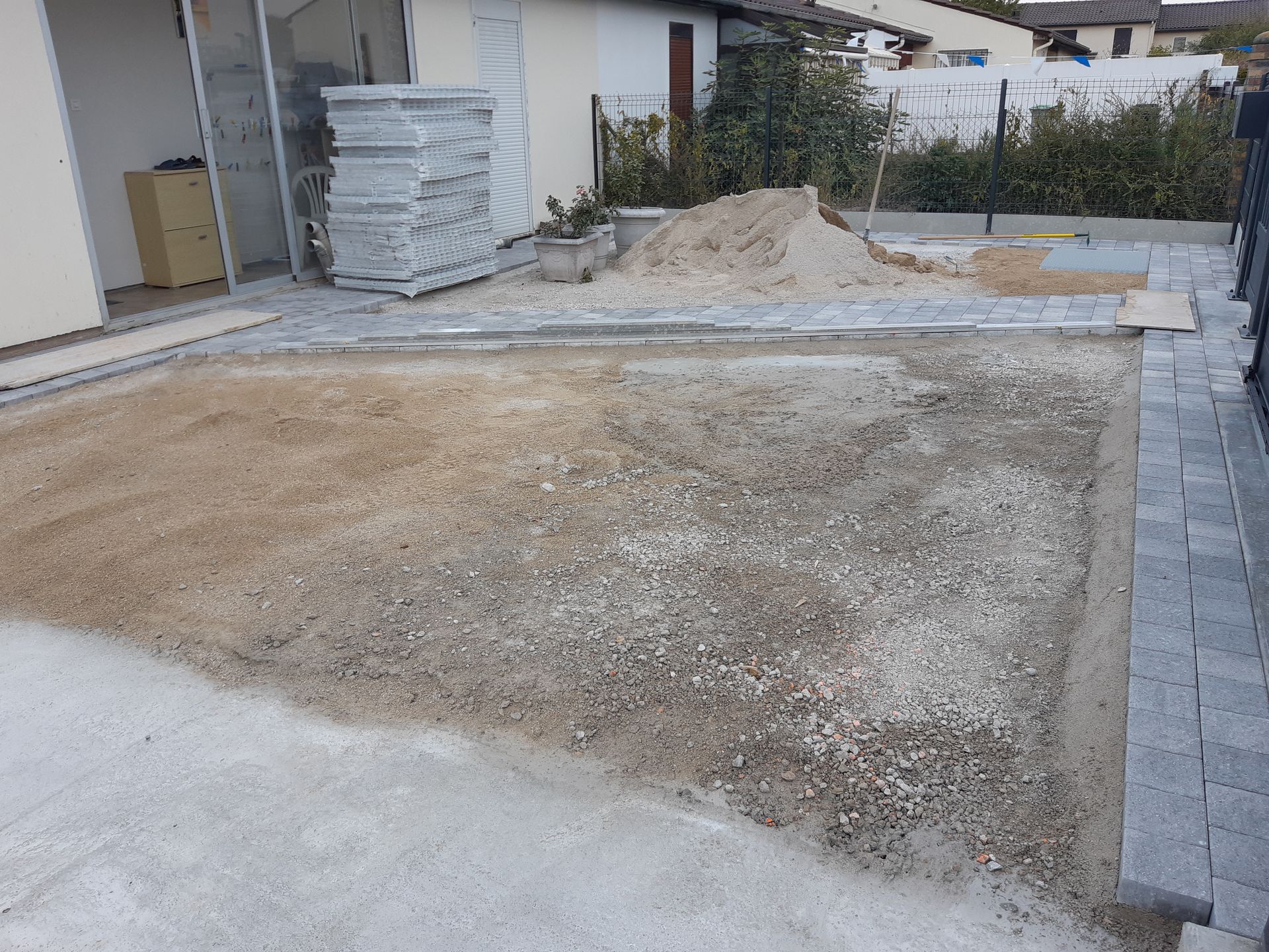 Début de la pose de pavé