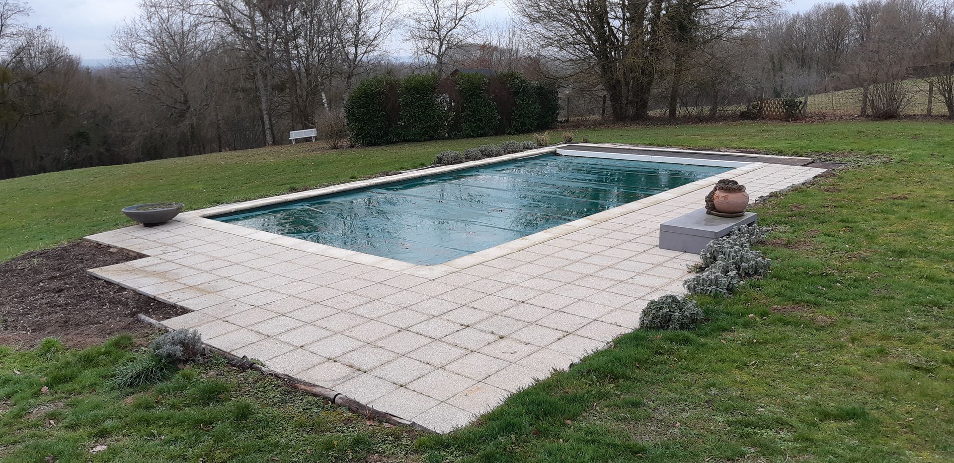 Tour de piscine avant travaux