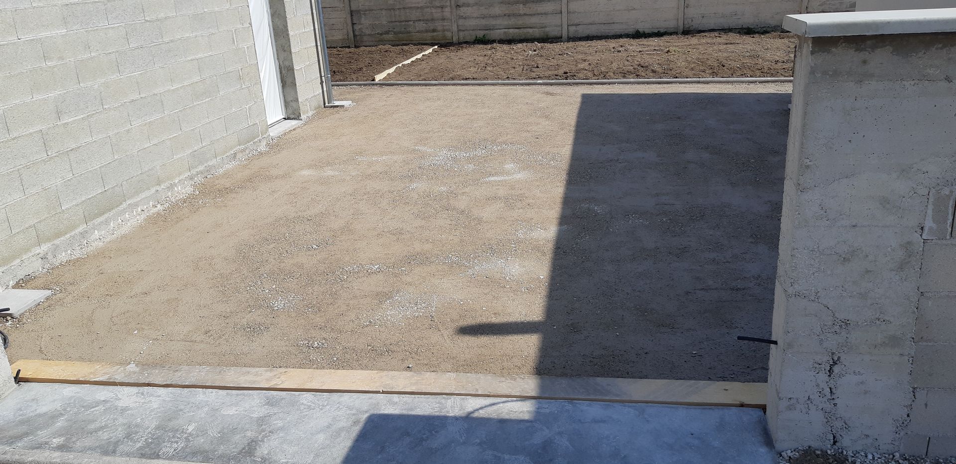 Pose d'une dalle en béton