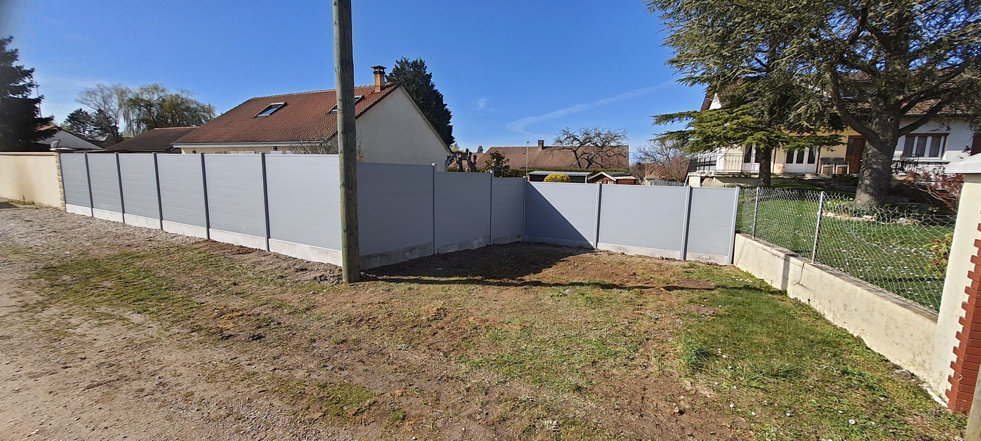 Maison après clôture