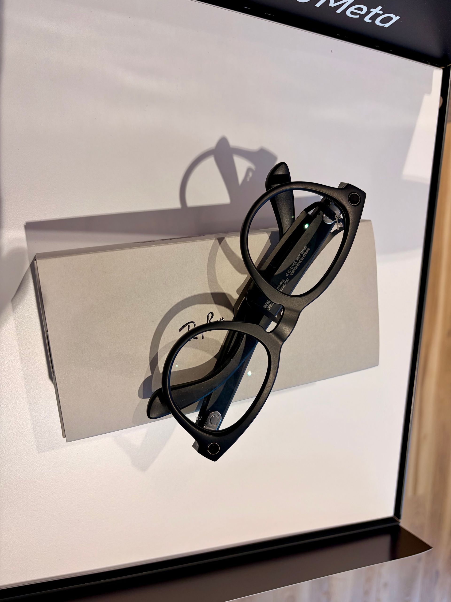 Paire de lunettes connectées