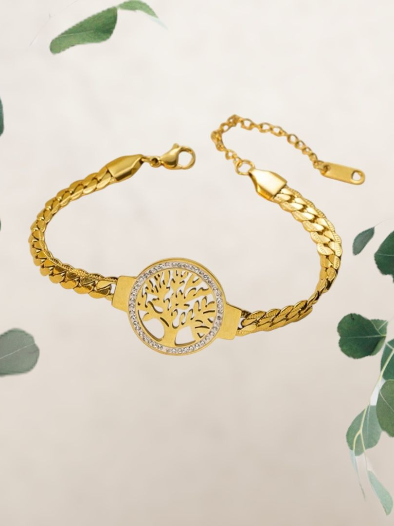 Bracelet en or avec un pendentif arbre de vie serti de petits cristaux.