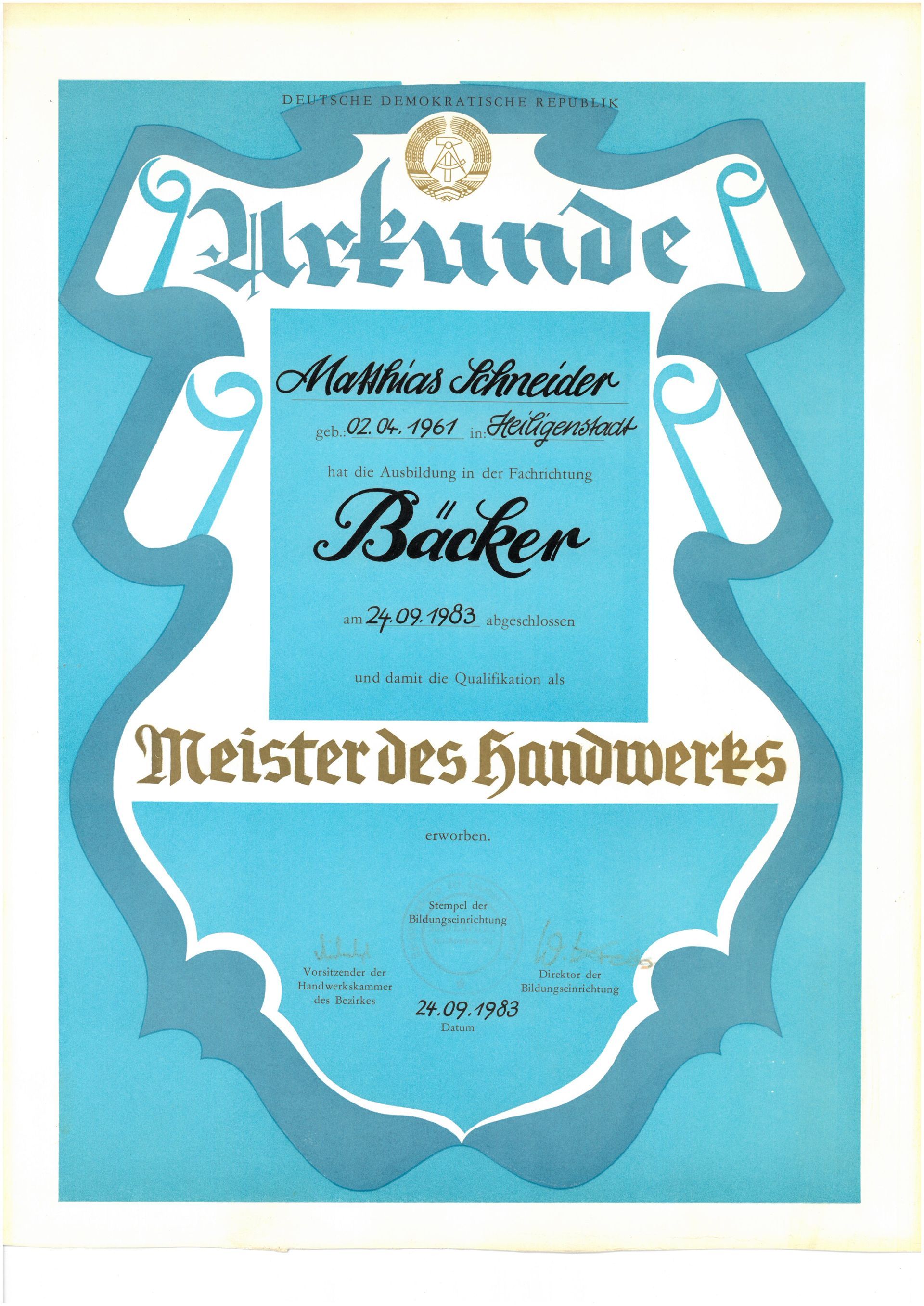 Eine blaue Urkunde für einen Meister des Handwerks