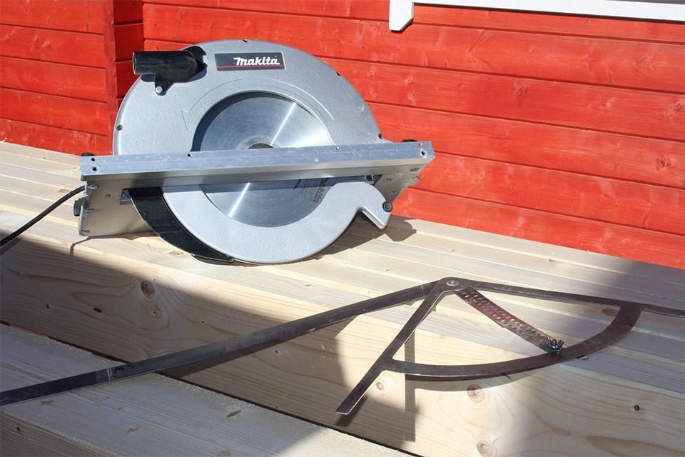 Werkzeuge und Holz von Bautechnik & Holzbau Schiffer