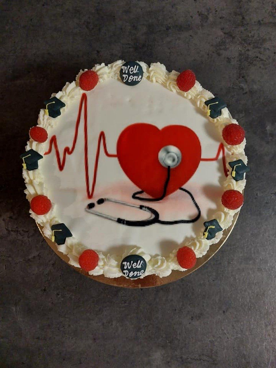 Taart met hartdecoratie