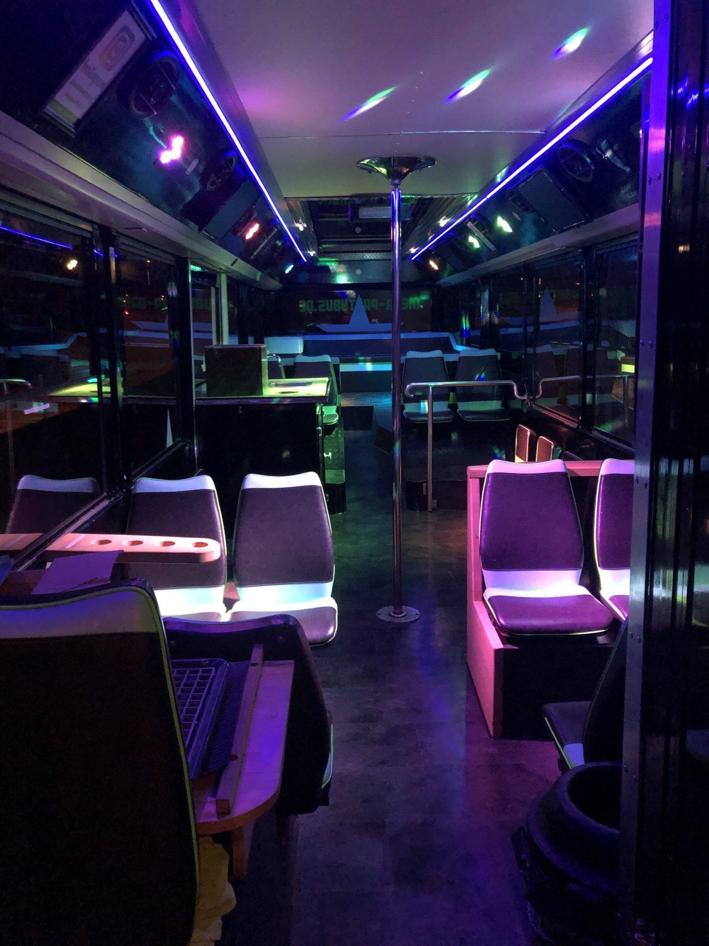 MEGA Partybus