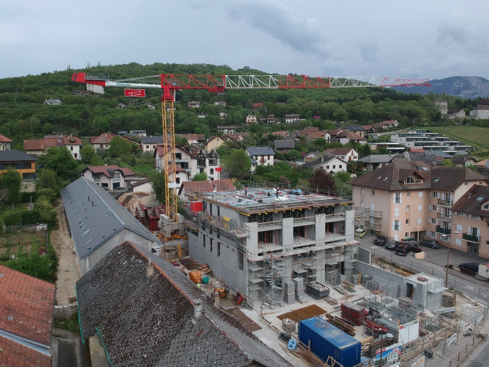 Construction de 31 logements à Brison-Saint-Innocent, chantier avec grue