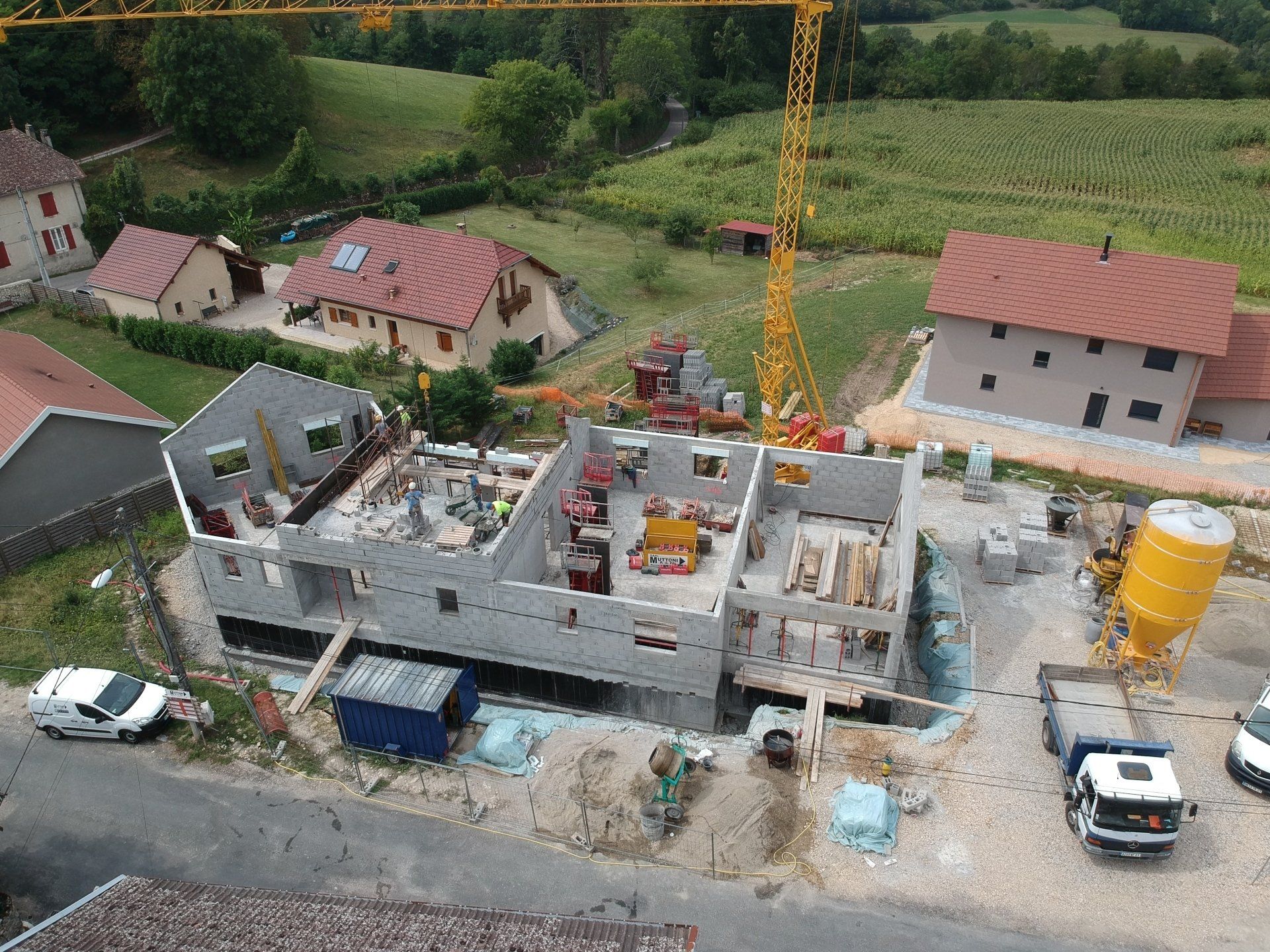 Maison individuelle avec piscine en béton