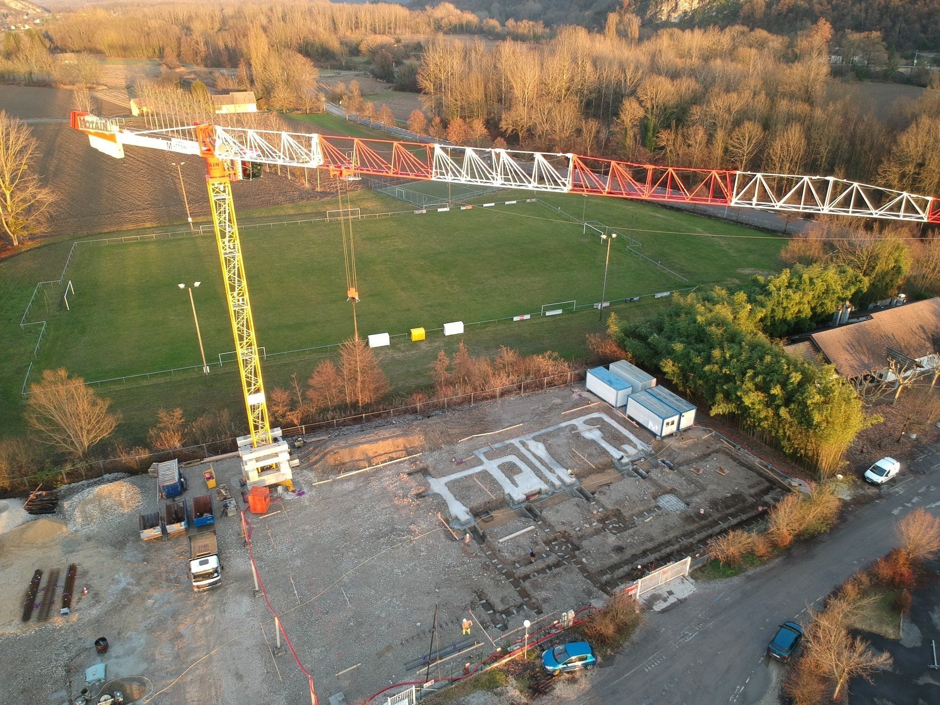Réalisation d'un hôtel à Chanaz (73310), chantier avec grue