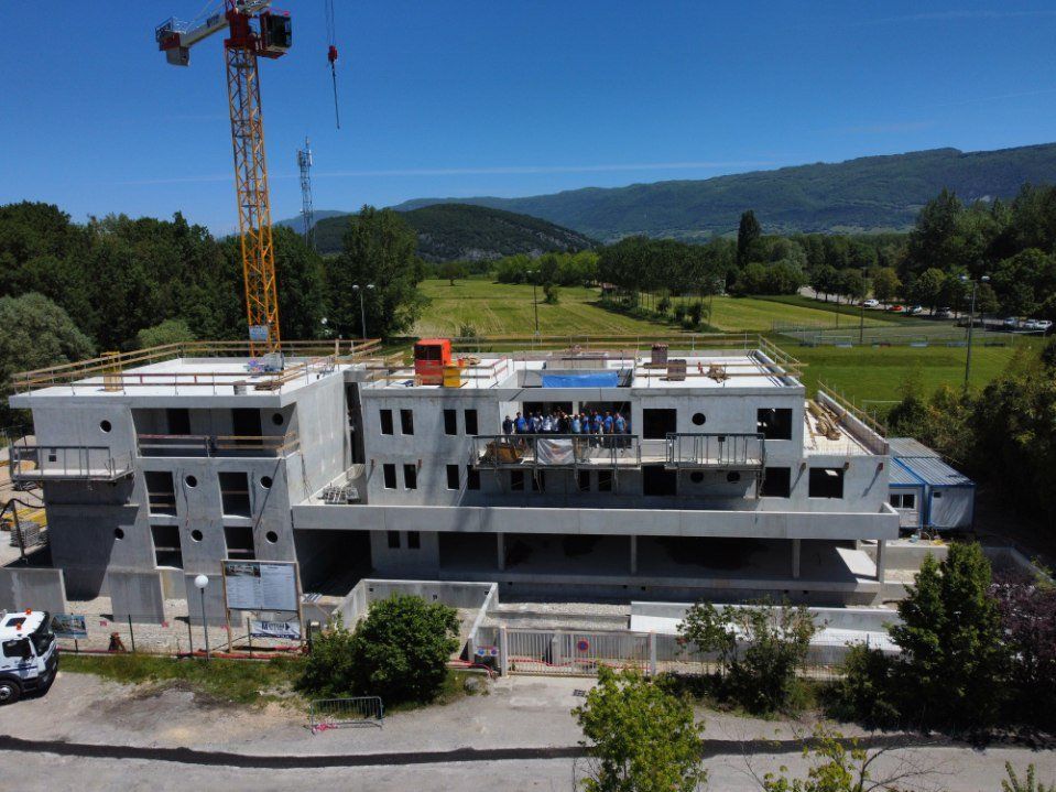 Travaux de maçonnerie pour la construction d'un hôtel à Chanaz, vue du chantier, maçonnerie en cours