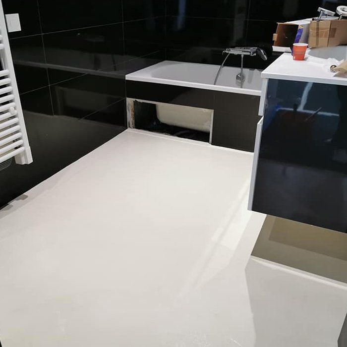 Salle de bains blanche