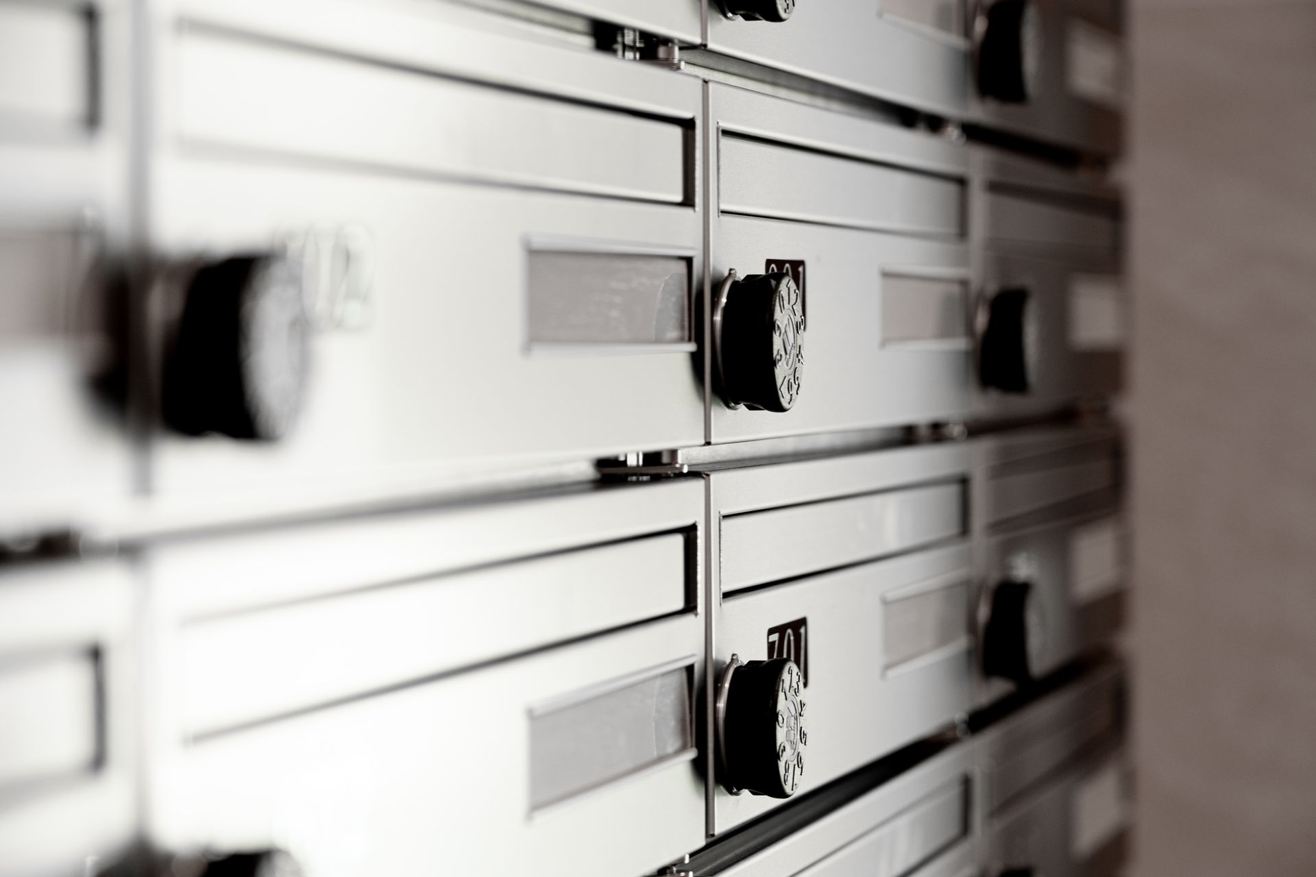 Des boîtes aux lettres en fer