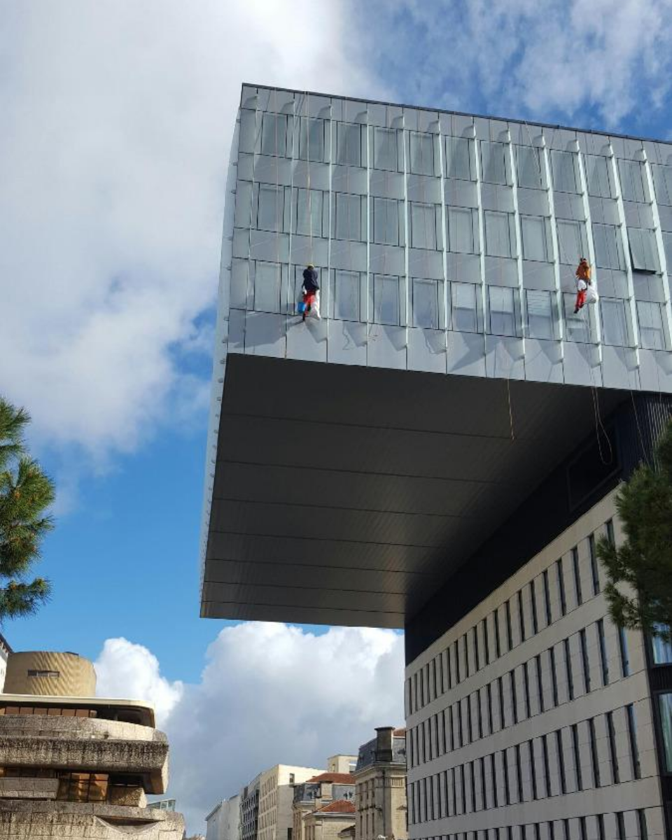 Travaux de façade en milieu complexe