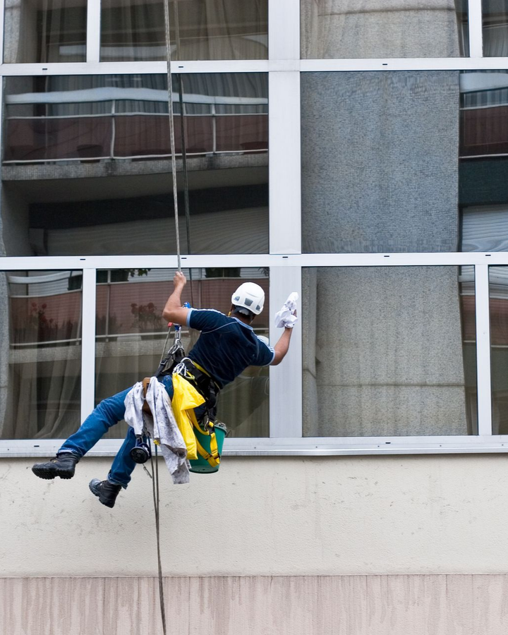 Nettoyage de vitres en hauteur