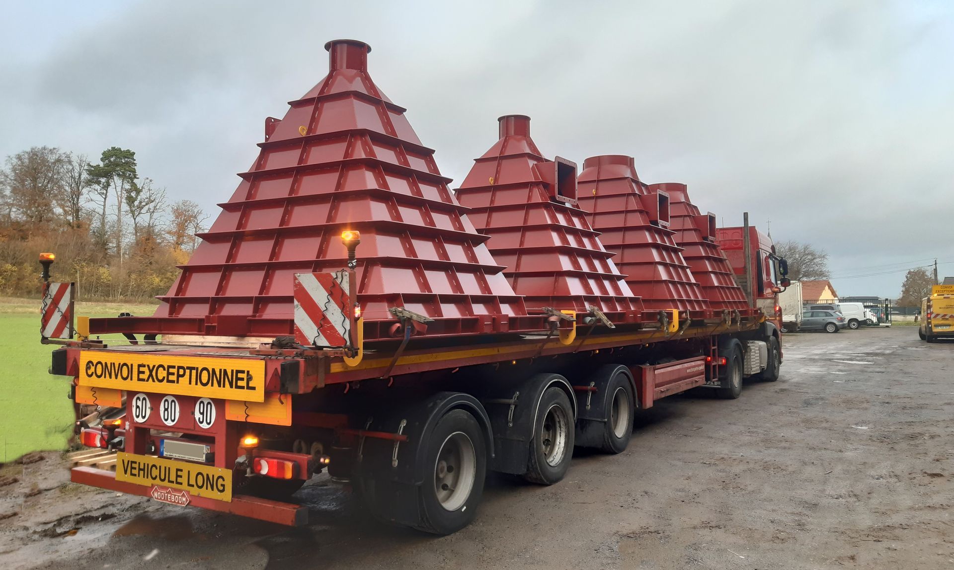 Convoi de transport de pièces de chaudronnerie