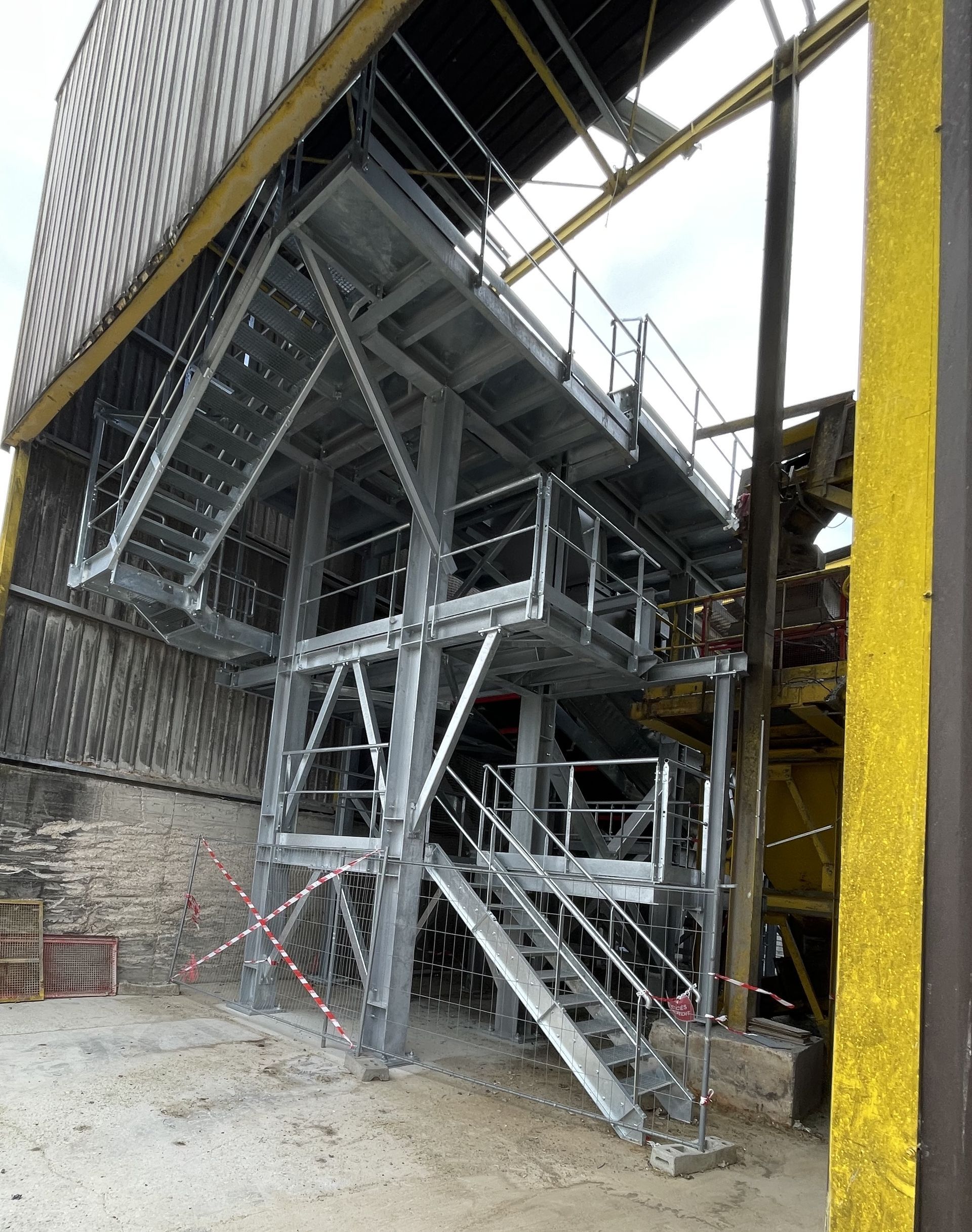 Escaliers métalliques sur plusieurs niveaux