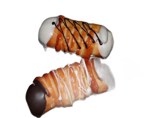 Dos pasteles rellenos de crema con glaseado blanco y de chocolate, apilados sobre un fondo blanco.