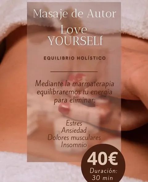 Un cartel que dice masaje de autor ámate a ti mismo
