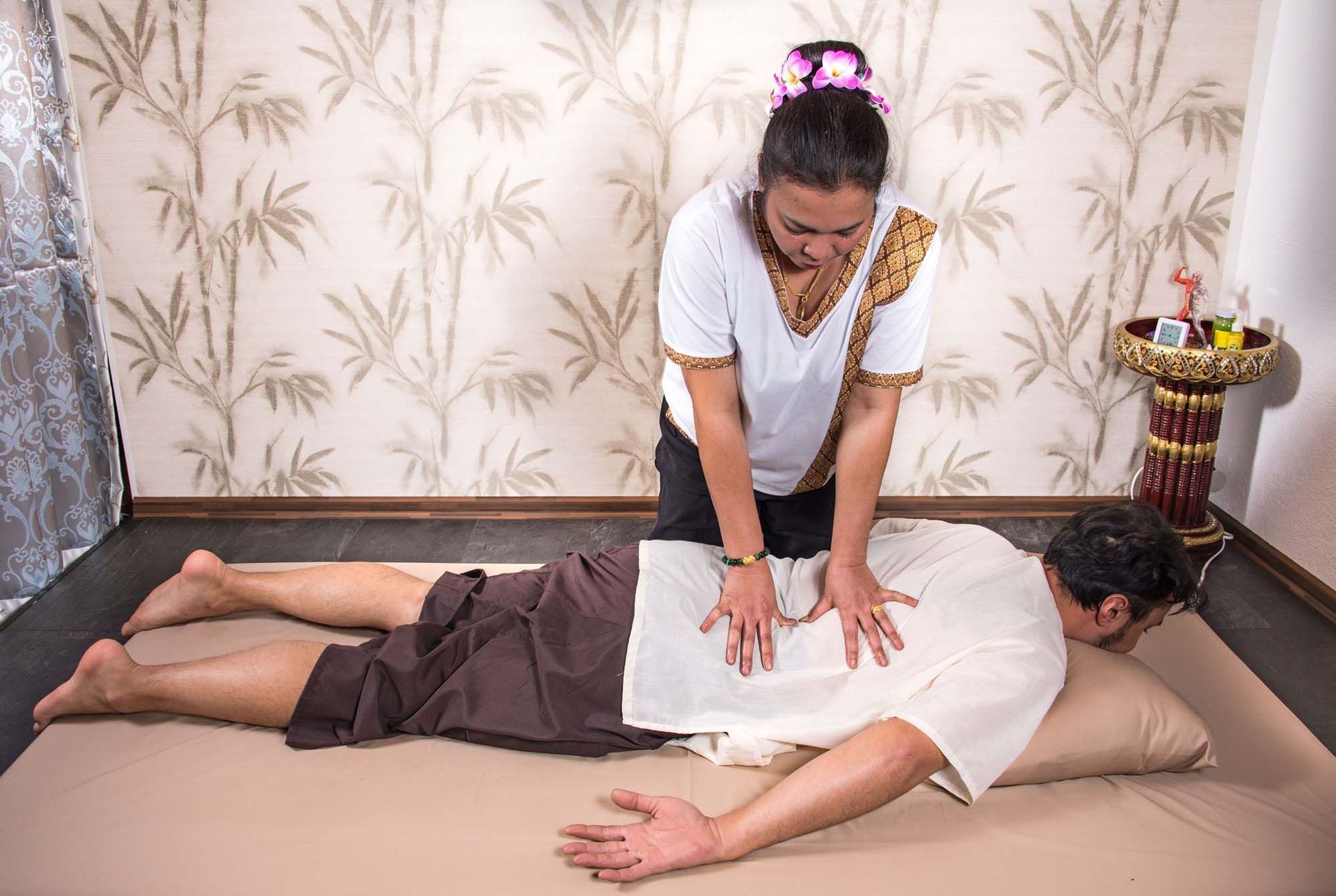 Authentische Massage | RT Thai Massage Praxis | Traditionelle Thai-Massage, Entspannungsmasse, Gesichtsbehandlungen, Wellness | Schaffhausen