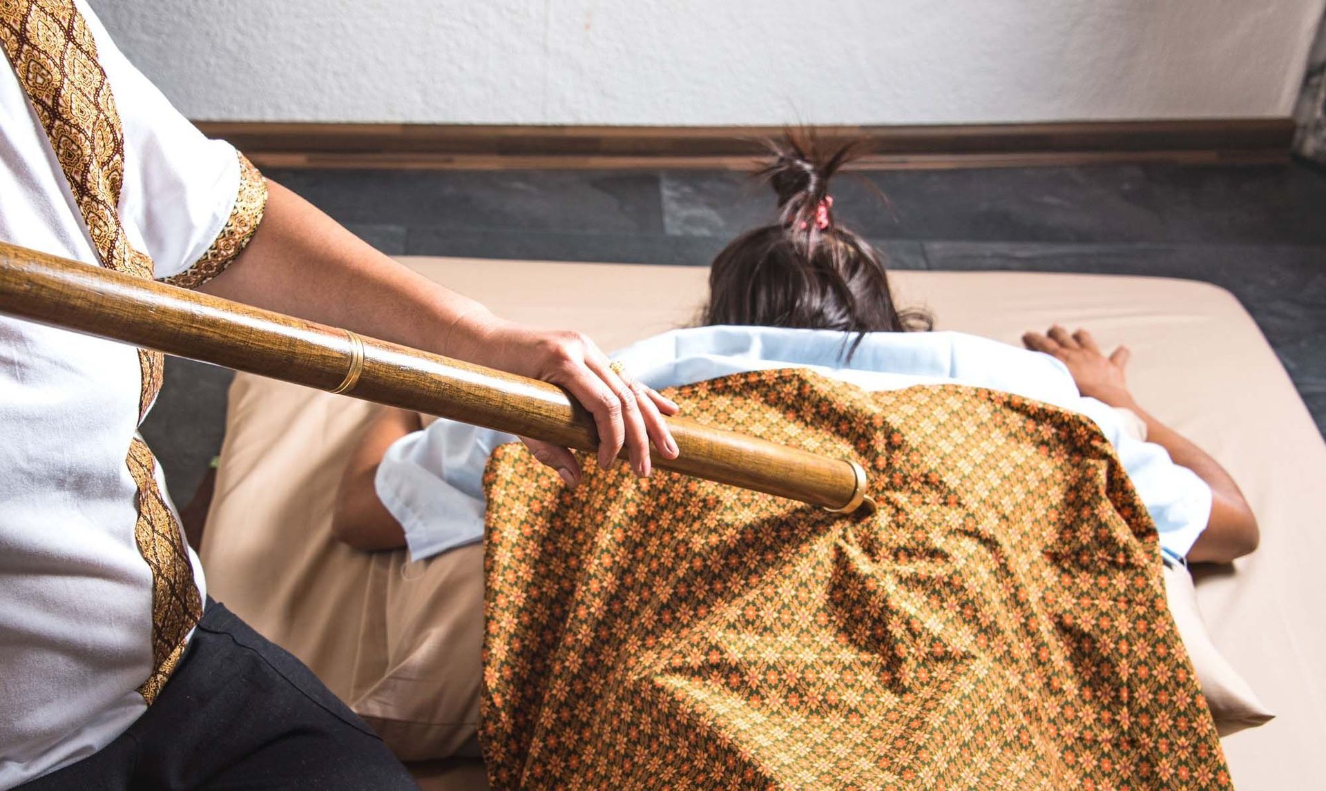 Bambusmassage | RT Thai Massage Praxis | Traditionelle Thai-Massage, Entspannungsmasse, Gesichtsbehandlungen, Wellness | Schaffhausen