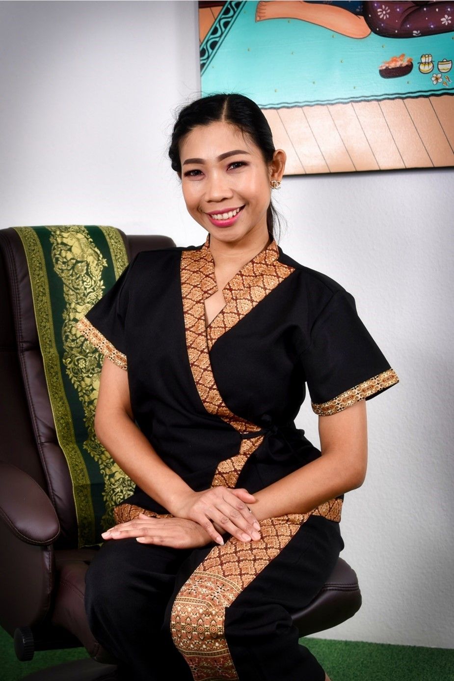 Massagetherapeutin | RT Thai Massage Praxis | Traditionelle Thai-Massage, Entspannungsmasse, Gesichtsbehandlungen, Wellness | Schaffhausen