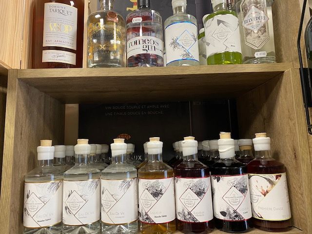 Rayonnage d'alcools blancs