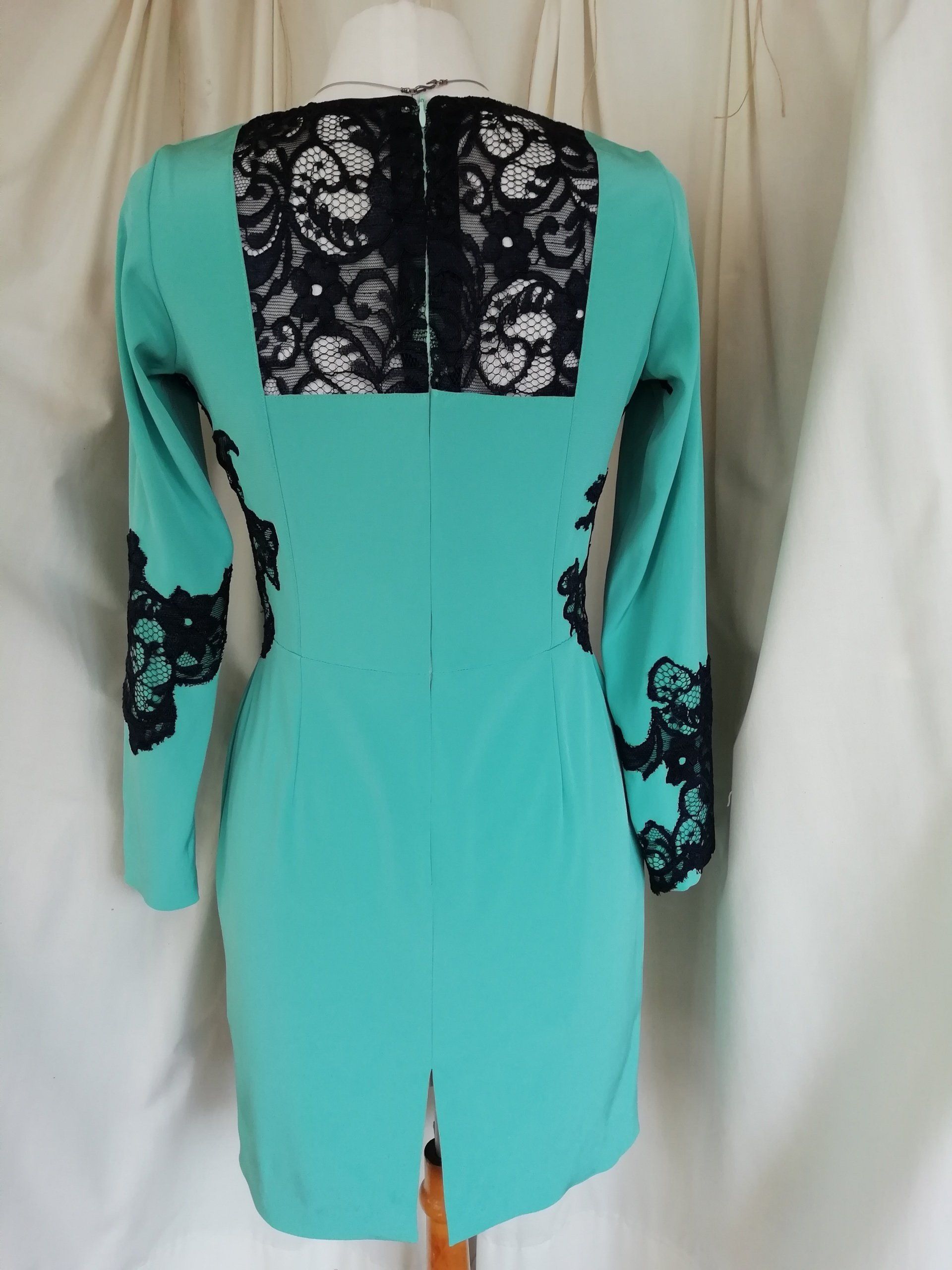 Robe turquoise de dos