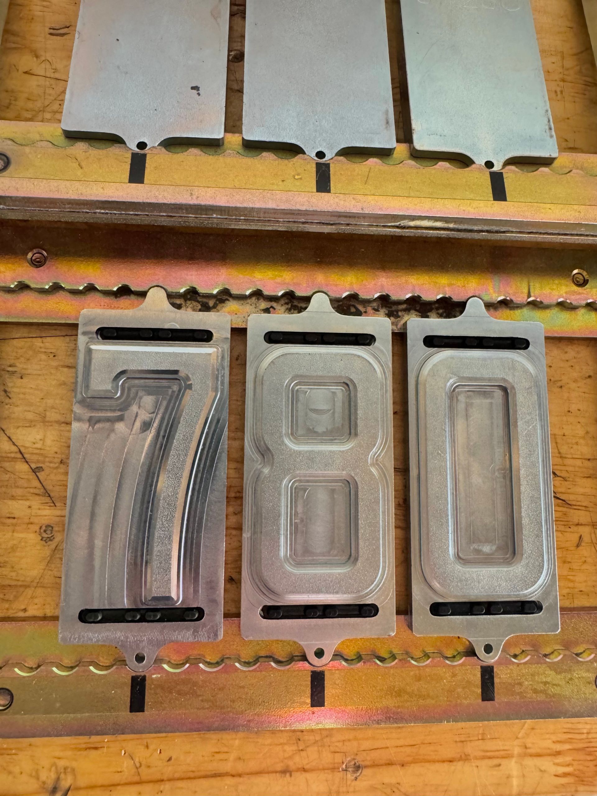 Lettrage des plaques avec modèle