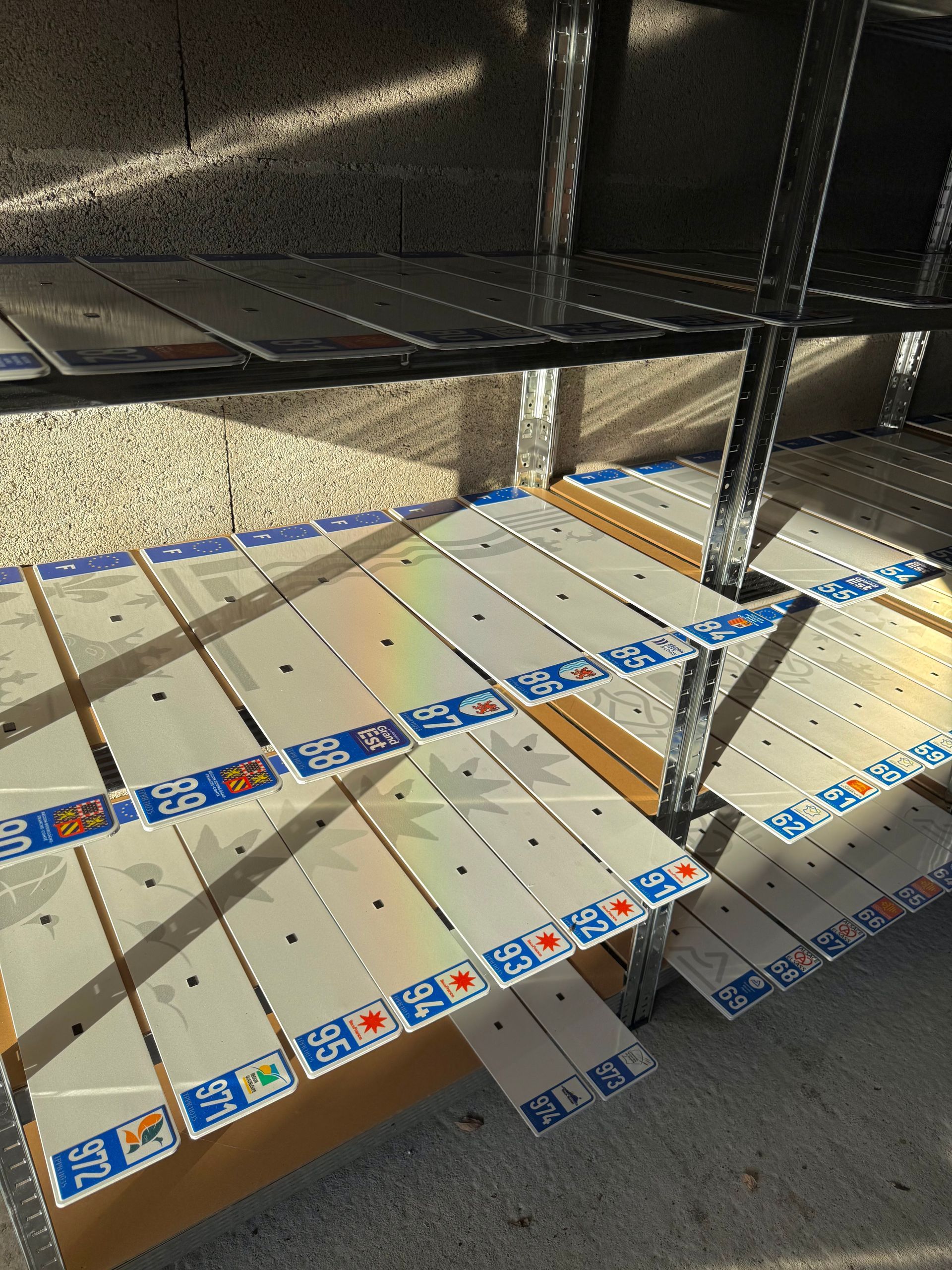 Plaque d'immatriculation sur une voiture