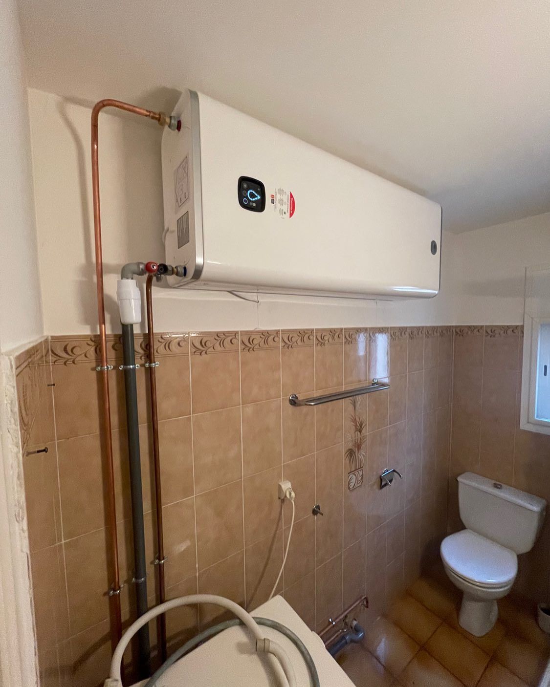 Pose d'un chauffe-eau extra-plat