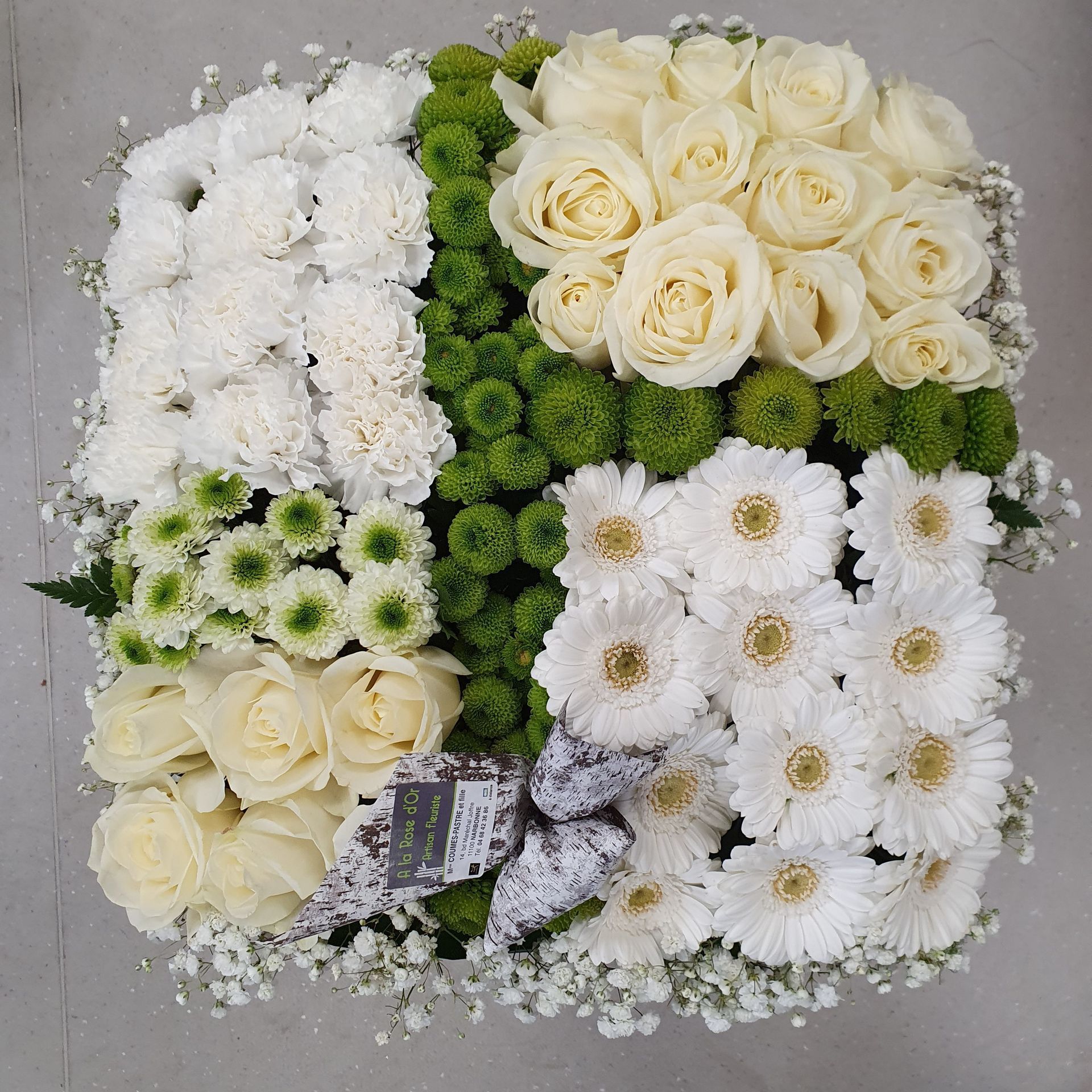 Arrangement floral blanc et vert