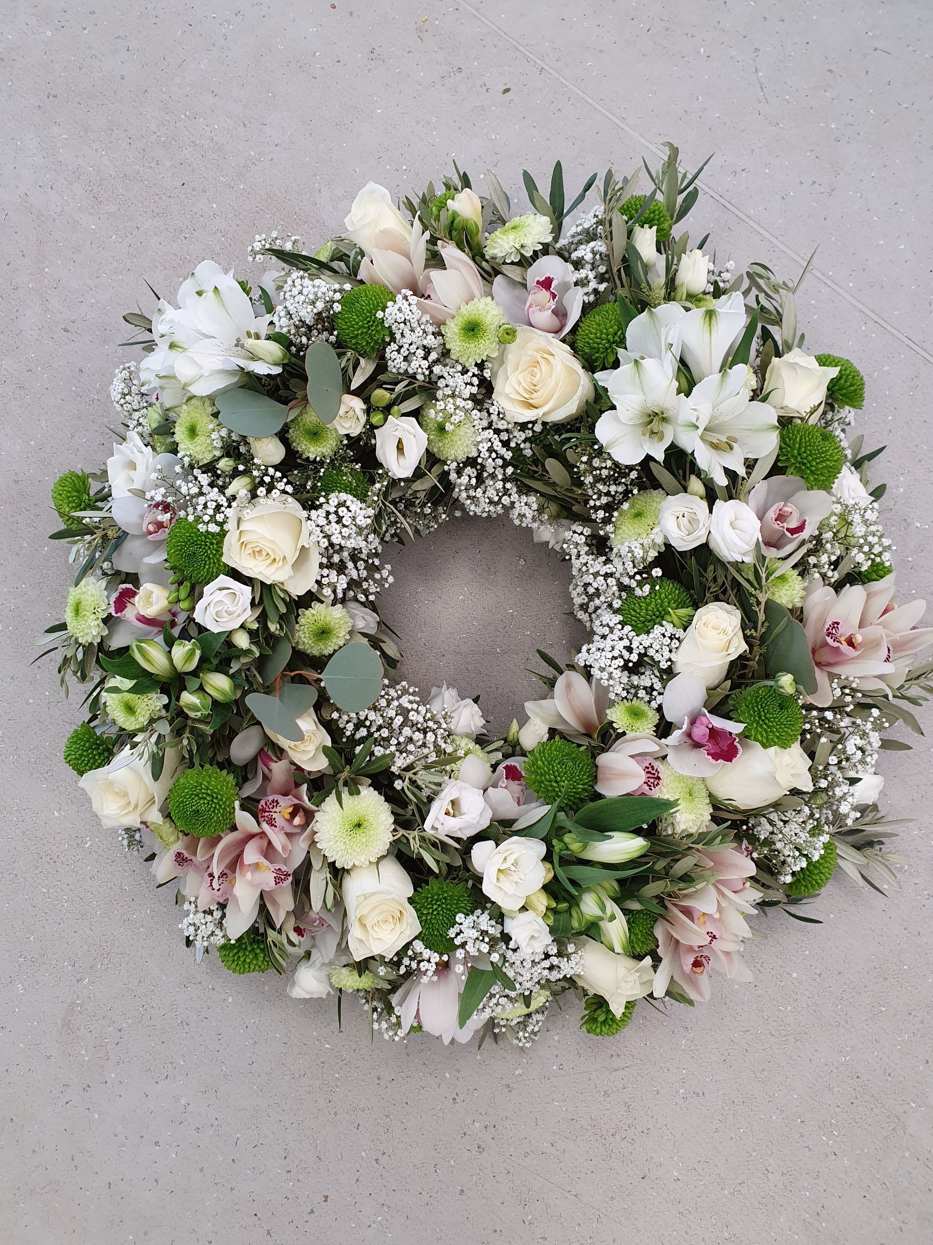 Couronne florale blanche