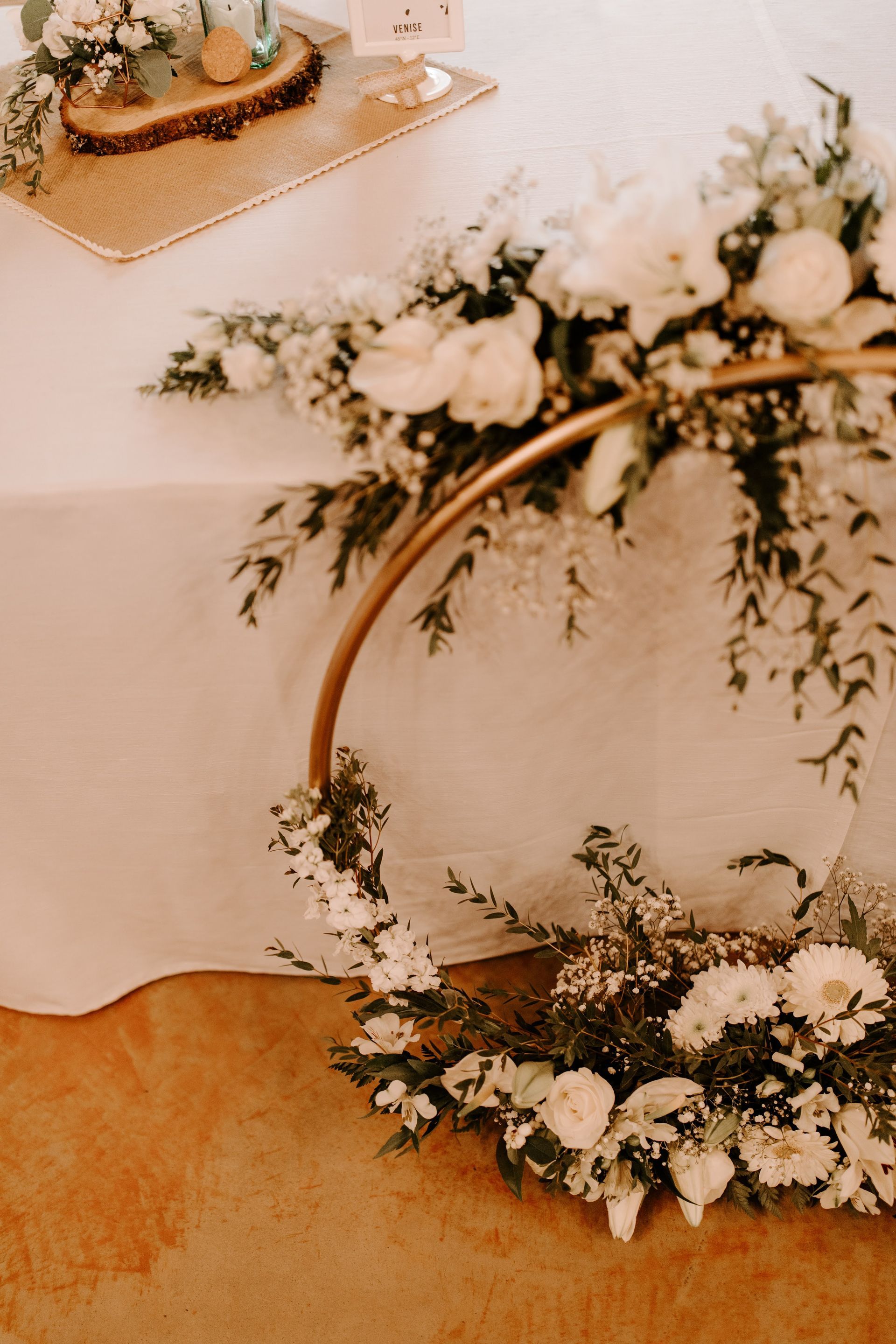 Couronne de fleurs épurée